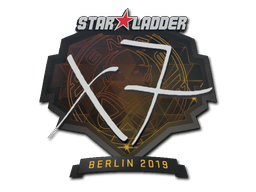 Adesivo (xseveN Berlino 2019)